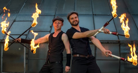 Chapeau Feuervarieté - Feuershows, Showkünstler · Kinder Reutlingen, Logo Chapeau Feuervarieté - Feuershows, Showkünstler · Kinder Reutlingen, Logo