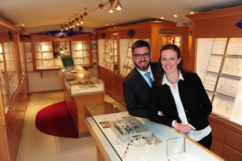 Juwelier Schillinger - 10.000 Eheringe im Trauringe Studio, Trauringe Ettenheim - Altdorf, Kontaktbild Juwelier Schillinger - 10.000 Eheringe im Trauringe Studio, Trauringe Ettenheim - Altdorf, Kontaktbild