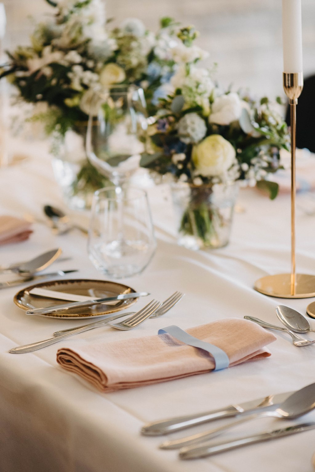 gedeckte Hochzeitstafel