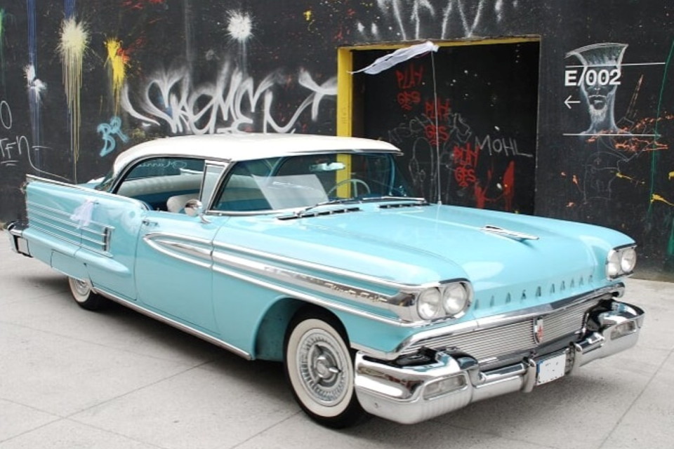 Warum ein Oldtimer als Hochzeitsfahrzeug etwas Besonderes ist Bild 1